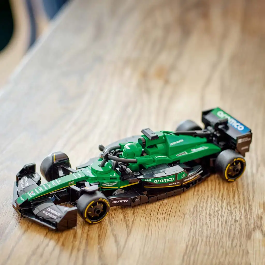 LEGO® Speed Champions: Aston Martin Aramco F1® AMR24 Rennwagen (77245) kép 5