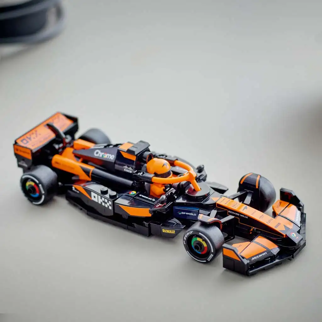 LEGO® Speed Champions: McLaren F1® Team MCL38 Rennwagen (77251) kép 5