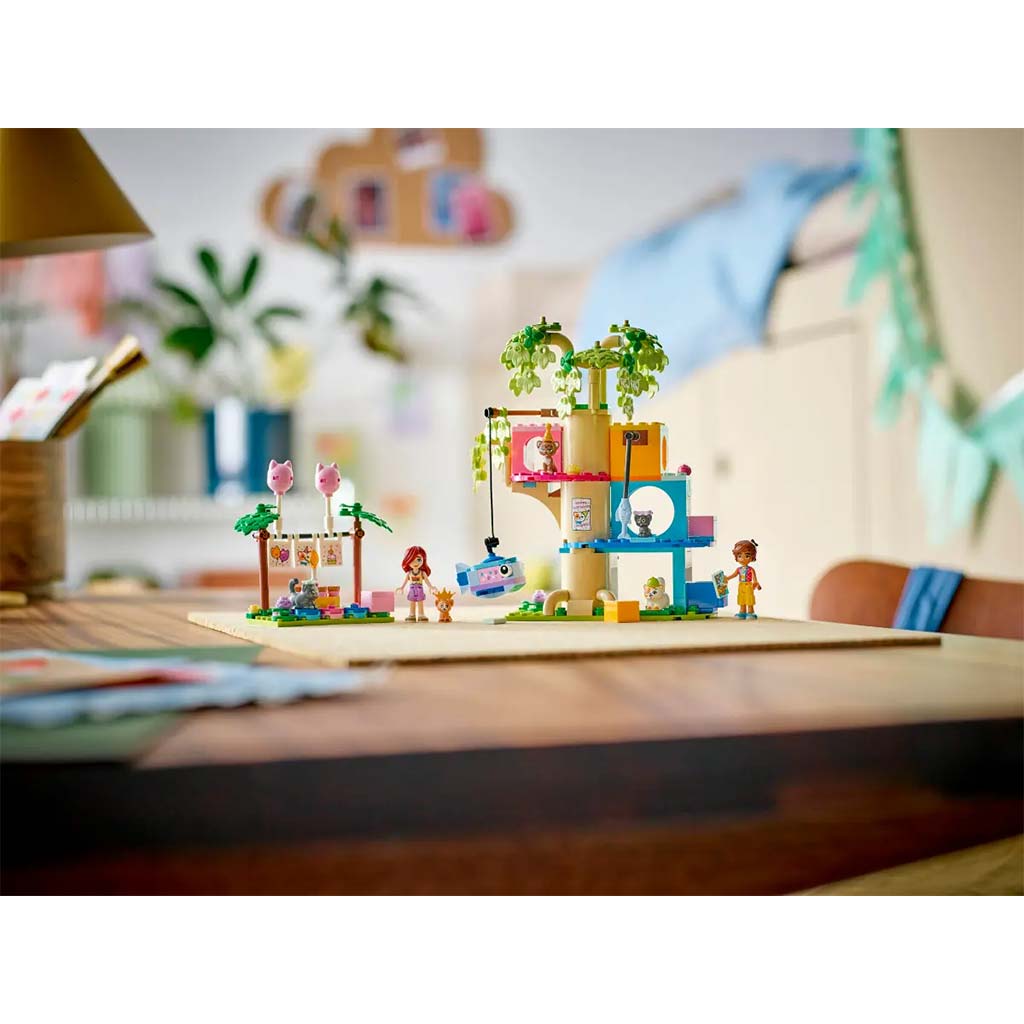 LEGO® Friends: Születésnapi cicazsúr és lombház cicáknak (42666) kép 8