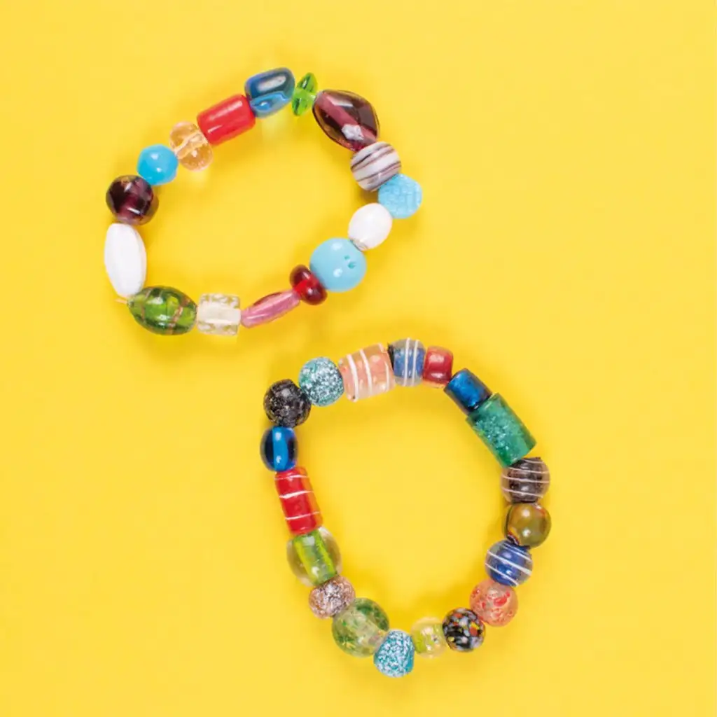 PlayBox: Bunte Glasperlen zum Auffädeln, 1 kg Packung kép 2