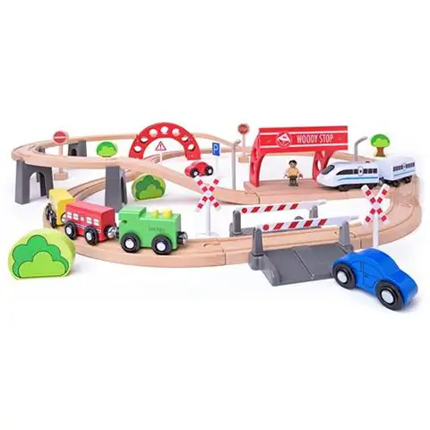 Holzeisenbahn mit batteriebetriebener Lokomotive, 60-teiliges Set - Woodyland